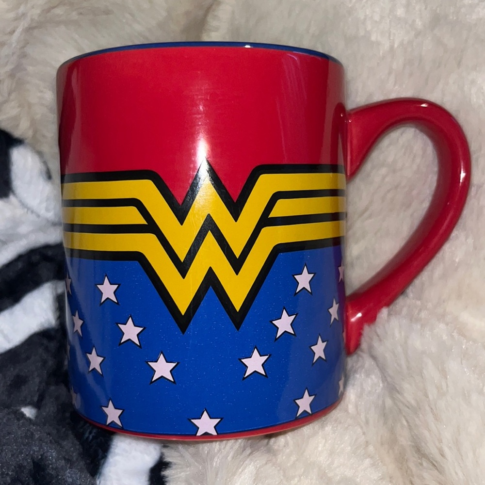 Wonder Woman DC Comics 14 oz. Ceramic mug